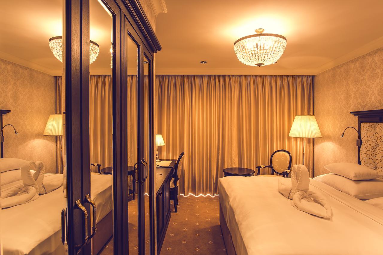 Hotel Florian Palace Jindřichŭv Hradec Exteriör bild